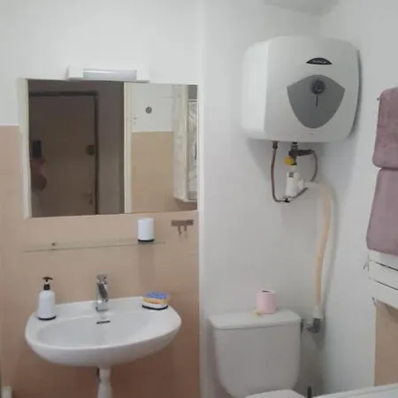 à Proche De La Et Des Commerces *